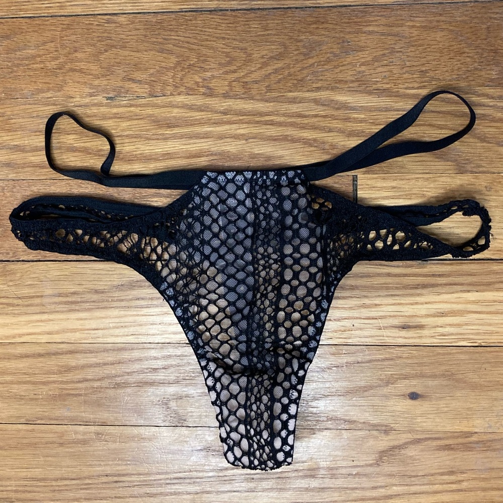Victoria’s Secret black lace thong M